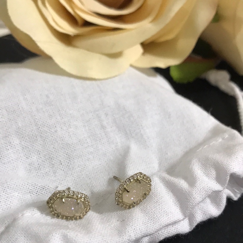 Kendra Scott Gold Studs - Like new!